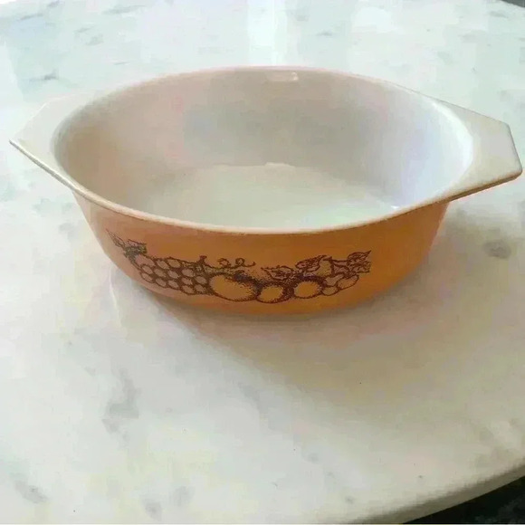 Vintage Pyrex  Old Orchard 1.5 quart casserole dish - Picture 3 of 8